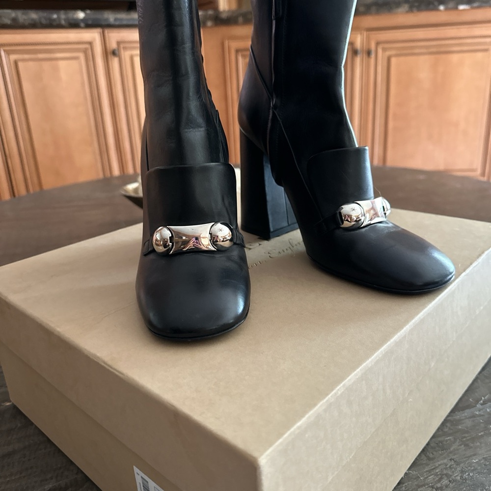 Burberry ankle boots size 40 us 7 lightly worn